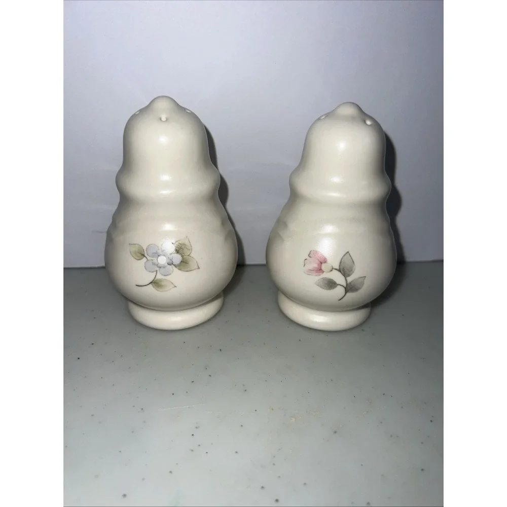 Vintage Pfaltzgraff Tea Rose Salt and Pepper Shakers
